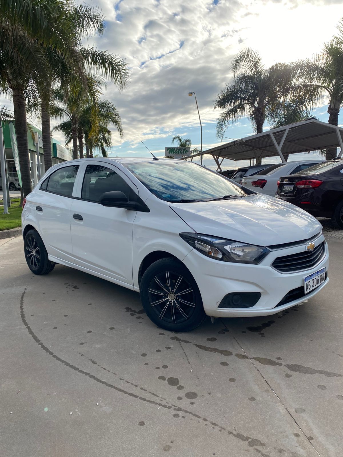 Chevrolet - ONIX  - LT 1.4 - 2017